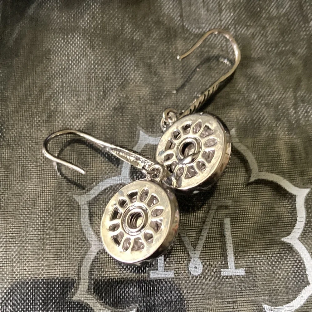 Dangle earrings - Picture 2 of 3